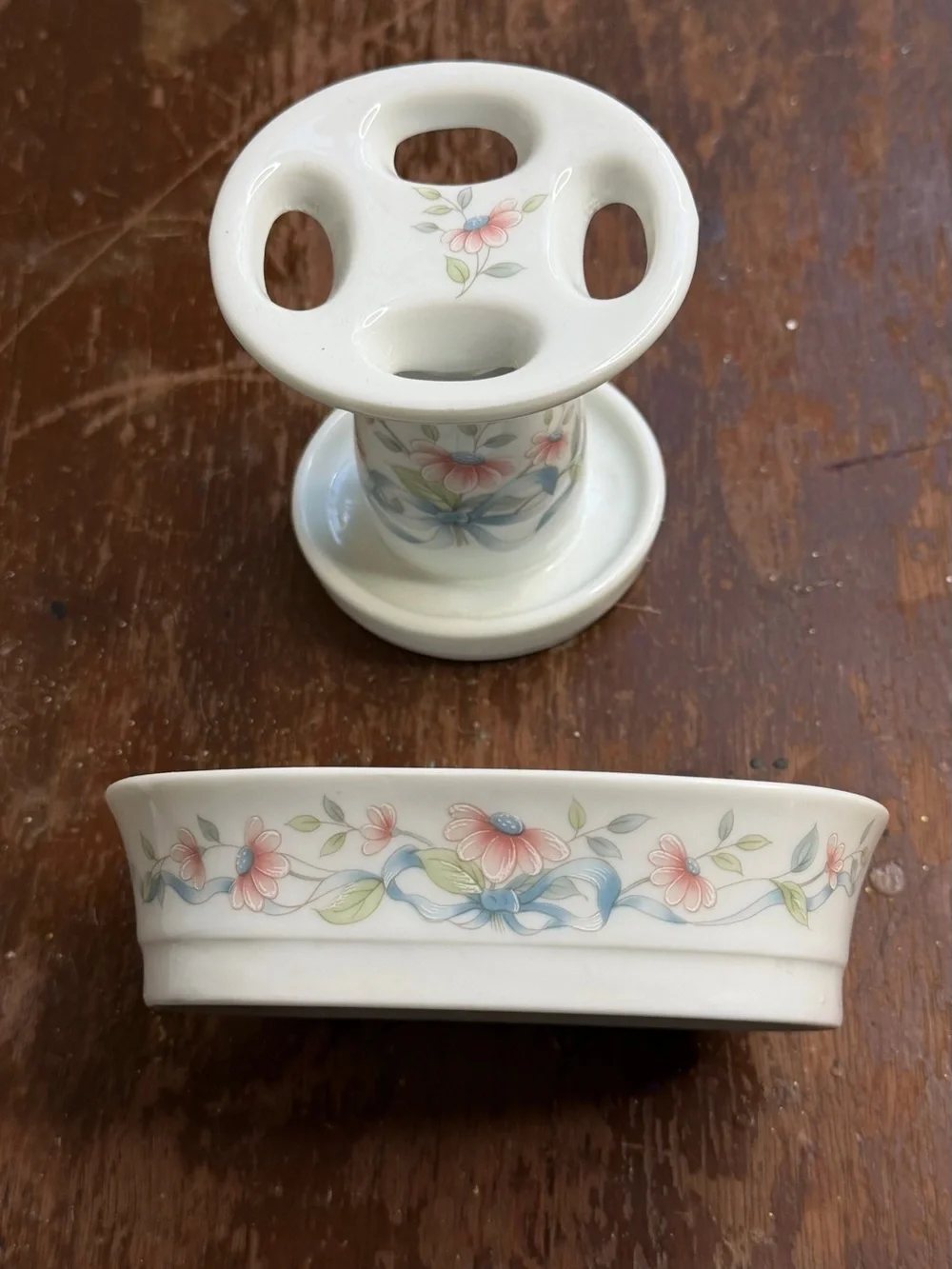 Princess House Exclusive Floral Ribbon Soap Dish & Toothbrush Holder